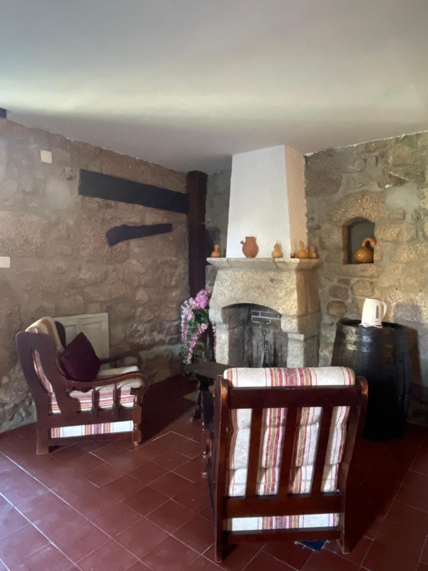Bed and Breakfast Solar Sampaio E Melo Trancoso Exterior foto