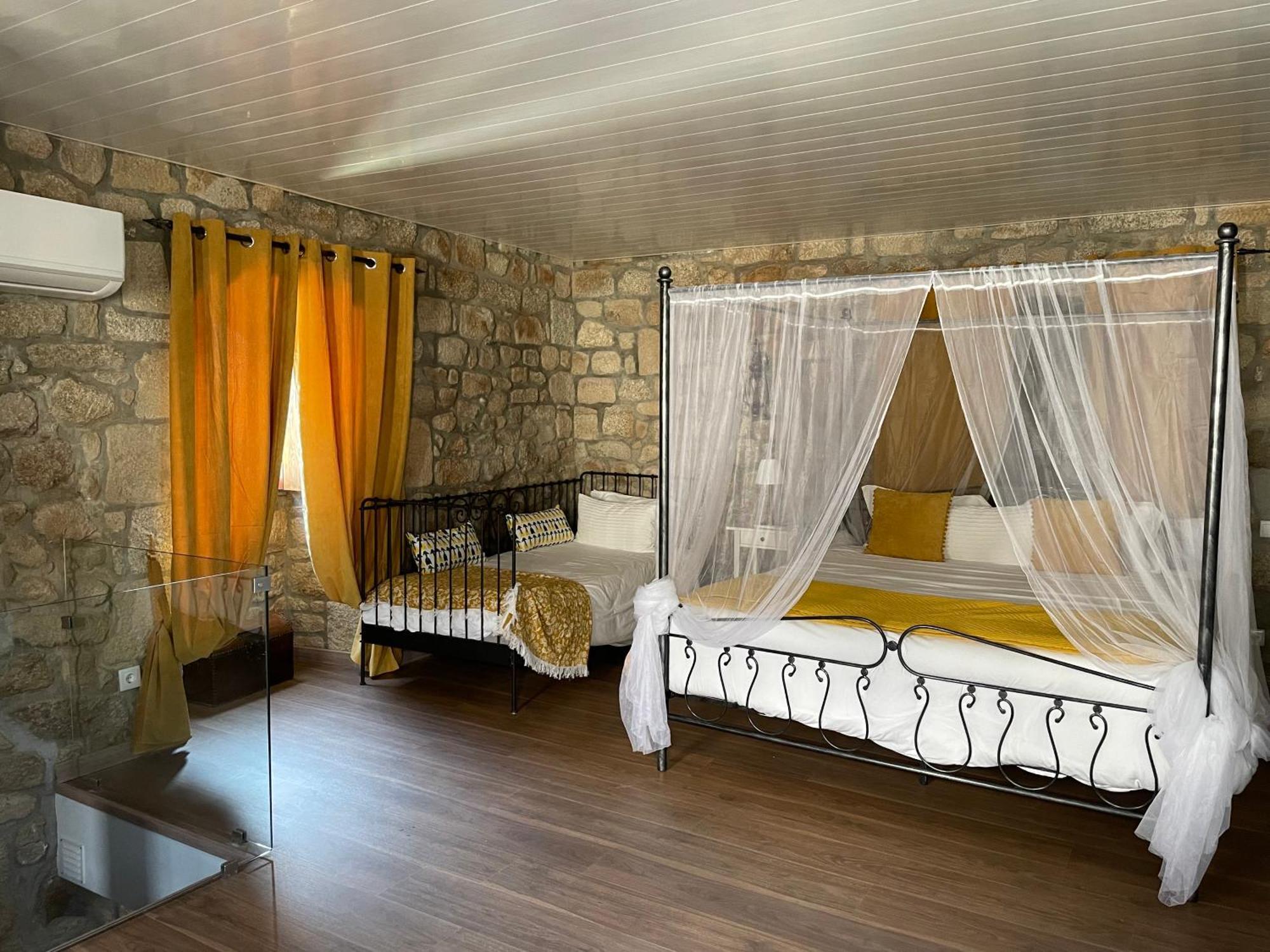 Bed and Breakfast Solar Sampaio E Melo Trancoso Exterior foto